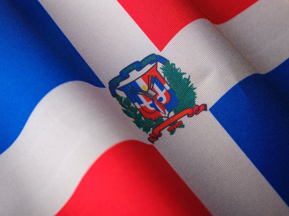 Bandera de la República Dominicana con el escudo nacional